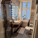 Lejlighed Cozy Retreat In The Heart Of
