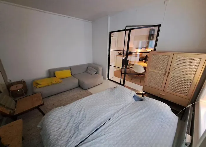 Апартаменты Cozy Retreat In The Heart Of *